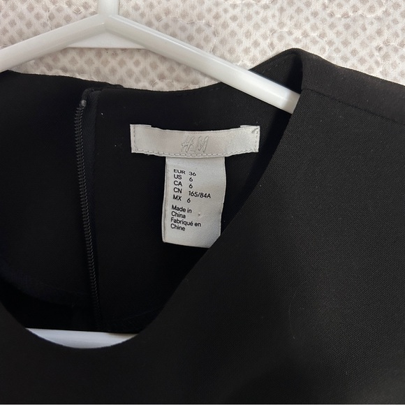 Black dress with fancy sleeves - Picture 6 of 9